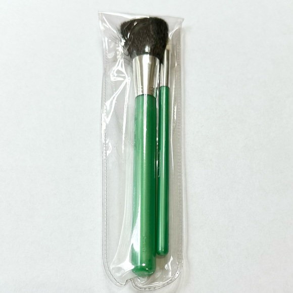 Clinique Brush Set - Set of 2 Long Green-Handled Brushes, Powder and Smudging - Picture 5 of 9